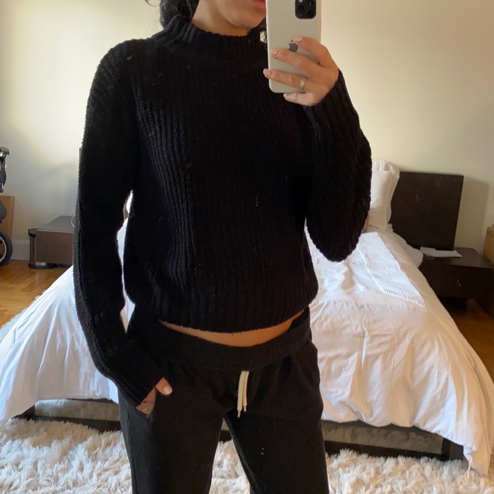 Black knitted H&M sweater
